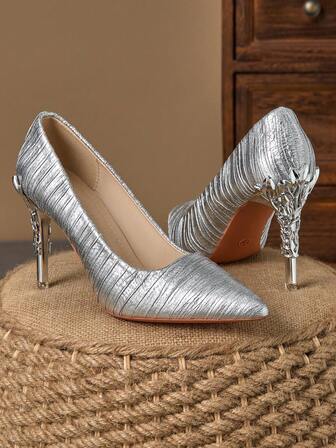 女士时尚舒适尖头低跟优雅休闲高跟鞋，9厘米细跟，时尚复古气息，高端休闲金色平底鞋