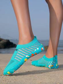 ZVB Chaussures d'eau pour couples, convenant aux amateurs de pieds nus. Chaussures de plage à semelle souple pour femmes, pour la natation, la plongée, les activités extérieures d'été à séchage rapide, la pêche, les chaussures de gué respirantes