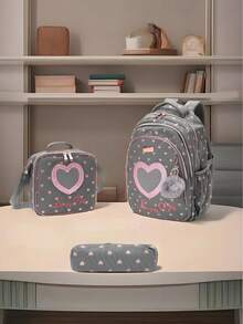 3件套足球迷必备套装大容量足球、恐龙、美人鱼尾巴、猫咪、独角兽、心形图案背包防水保温午餐袋3）便携式多功能铅笔盒。采用耐用涤纶制成，侧袋，多层内部设计，容量大，适合放置水瓶或雨伞。