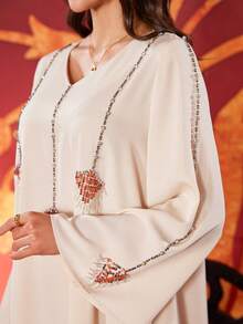 女士纯色V领优雅串珠刺绣长袖阿拉伯风度假长裙 - 杏色 - 查看 9