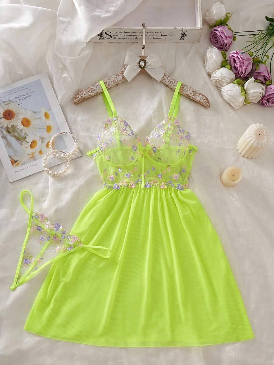 Gaun Tidur Wanita Model Camisole Seksi Transparan dengan Detail Jala dan Renda Kontras Warna Polos - Hijau - View 1