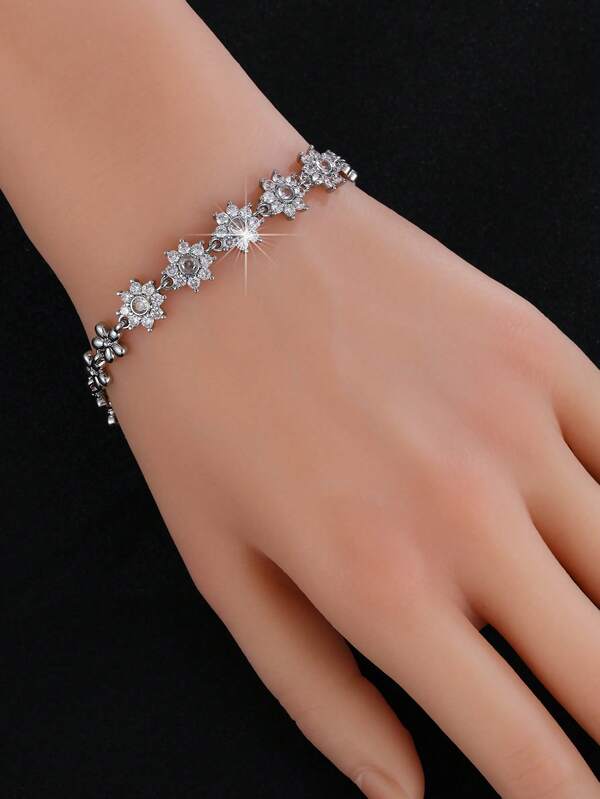 1 pièce Bracelet minimaliste à la mode pour femme, bracelet en alliage avec fleur en zircone. Accessoire de bijouterie polyvalent, convenant pour un port quotidien. Meilleur cadeau pour les amis et la famille