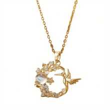 Exquisite And Fashionable Hummingbird Flower Round Pendant Necklace, Luxurious And Light Style, Is The First Choice Gift For Family And Friends - 金的 - 查看 3