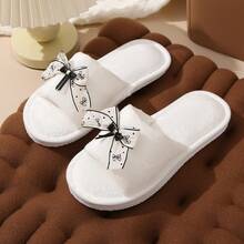 نعال نسائية مفتوحة الأصبع بتصميم كاجوال مزينة بتطريز القماش