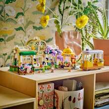 LEGO Đồ chơi xây dựng giả vờ Friends Plant Cafe & Flower Shop - Bộ đồ chơi gồm 4 búp bê mini và đồ chơi cho mèo để kể chuyện sáng tạo - Ý tưởng quà tặng sinh nhật cho bé gái và bé trai, từ 9 tuổi trở lên - 42671 - 42671 - Xem 7