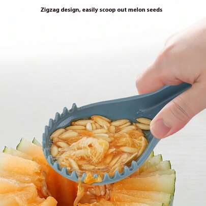 1 件三合一水果挖球器套装，包括哈密瓜勺、西瓜挖球器和水果雕刻刀。