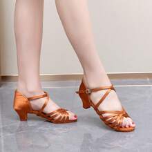 1 双女士拉丁舞鞋，软底，中跟，缎面，专业舞蹈学校舞蹈学生假期练习鞋