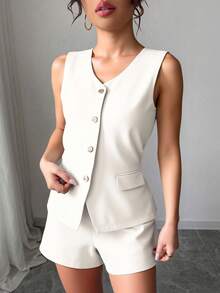 Conjunto está confeccionado en un tejido liso y ligero, chaleco sin mangas con escote en V, Un shorts de corte relajado y cómodo  Liso    Elegante  Casual    Bolsillo  Botón delantero  Botón    Oficina - Blanco - Ver 2