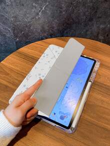 Ốp lưng gập hình chữ Y hai mặt trong suốt bằng acrylic phủ hoa văn màu xanh dương xinh xắn và dễ thương này có khả năng chống sốc và tương thích với iPad thế hệ thứ 7 và thứ 8 (10.2 inch). Sản phẩm đi kèm với ốp lưng iPad thế hệ thứ 10, có khe cắm bút tích hợp và hỗ trợ chức năng bật/tắt màn hình. Đây là lựa chọn quà tặng hoàn hảo cho các dịp lễ và năm mới. - Nhiều màu - Xem 4