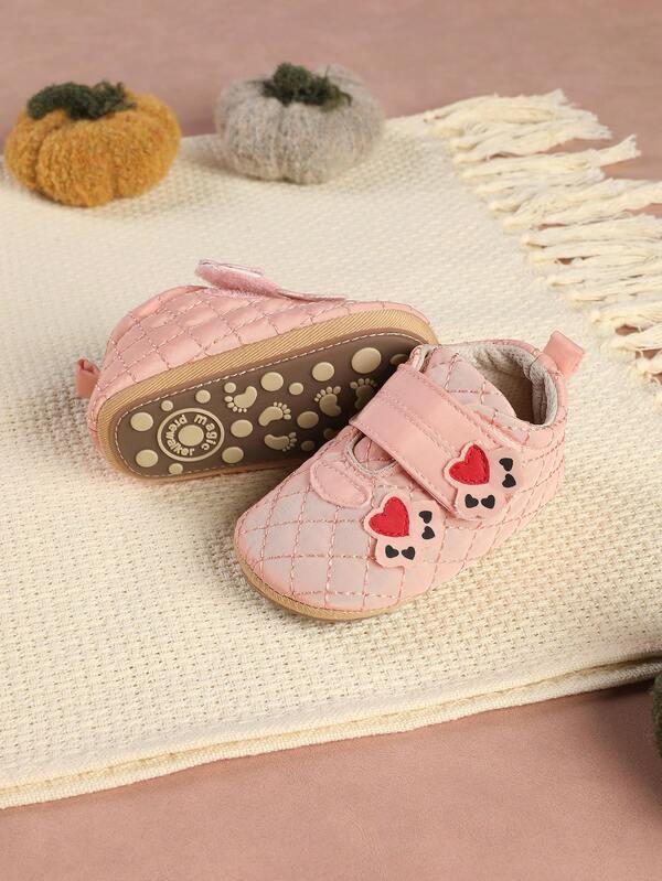 Een paar babyschoenen voor meisjes, schattige pootprint met klittenbandsluiting, veelzijdige sneakers geschikt voor de lente en herfst