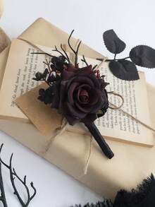 1 peça de boutonnière vintage preto e vermelho para homem, perfeita para casamentos românticos em tons escuros, corsage de flores artificiais pretas para casamento gótico, corsage elegante para casamento em tons escuros, baile de formatura, cerimônia de boas-vindas, aniversário, jantar, acessórios vintage para casamento no outono e Dia dos Namorados.