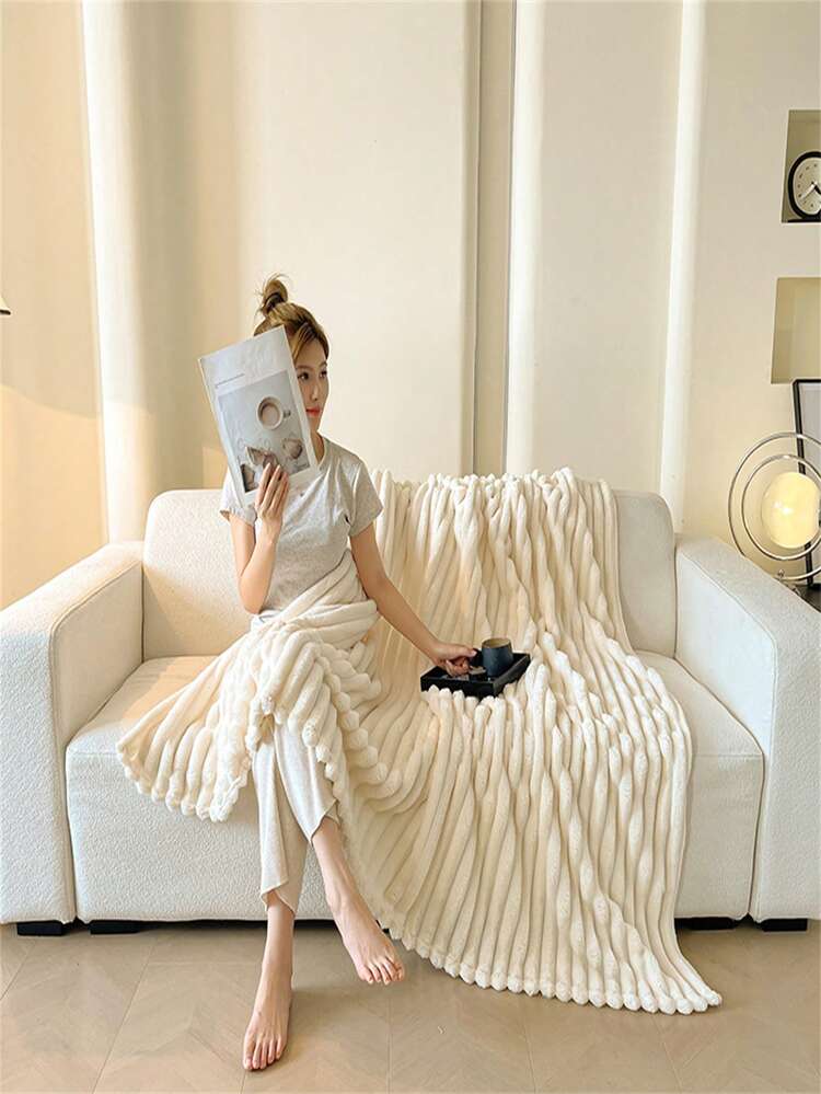 بطانية ناعمة بطراز قديم من الفرو الاصطناعي - خيار مريح للأريكة والكرسي، بنمط مخطط، قابلة للغسل في الغسالة، خليط من البوليستر، مريحة لجميع الفصول، بطانية كرسي/سرير | بطانية ناعمة | خليط من البوليستر، ديكور أرنب - أبيض - مشاهدة 6