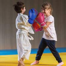 2只装儿童拳击手套，适合3-11岁儿童，火焰图案训练拳击手套，男女通用 - 彩色 - 查看 3