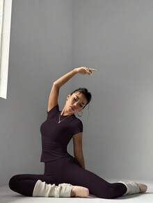 FWH Conjunto de dos piezas de ropa deportiva juvenil de campus: top de unicolor lindo, con cuello redondo, elástico y ajustado; y pantalón de cintura alta, ceñido, casual, de control de abdomen, elegante, versátil, ideal para baile, running, yoga y uso diario.