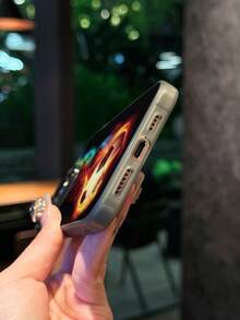 1 carcasă de telefon neagră, cu design modern cu tematică de fotbal în flăcări, rezistentă la șocuri și zgârieturi, potrivită pentru utilizare zilnică și călătorii, compatibilă cu XR/11 Pro Max/7P/8P/12 Pro/12 Pro Max/13 Pro/13 Pro Max/14 Pro/14 Pro Max/15 Pro/15 Pro Max/14/15Plus/16E/16 Pro/16 Pro Max/SMART8, Galaxy A55/A15/S23/S24/S25, ultra impermeabilă și anti-cădere. - Negru - Vizualizare 10