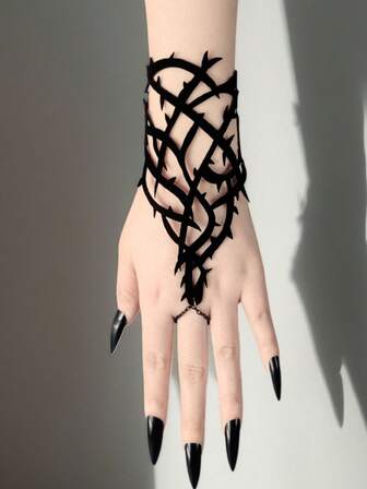 1pc The Dark Gothic Women's Ring Chain Bracelet Is Easy To Wear And Is Suitable For Masquerade Parties Or Cosplay, In A Black Reversible Velvet Glove Style,Unique Gothic Style Black Thorns Fingerless Bracelet For Women