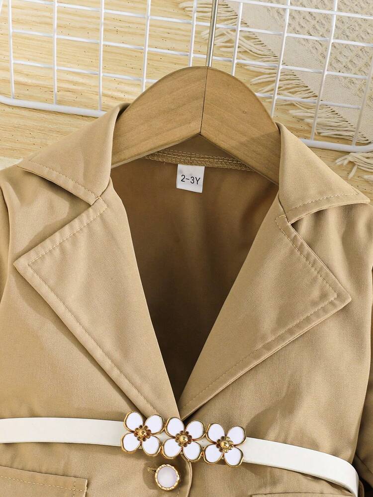 مجموعة رسمية من قطعتين للبنات للربيع/الخريف، تتكون من ملابس علوية كم طويل مزينة بالدانتيل مع حزام مزهر وبنطلون واسع - كاكي - مشاهدة 3