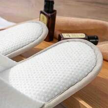 12pcs Disposable White Home Slippers, Unisex Spa Slippers, Bulk Hotel Slippers, Suitable For Guests, Non-Slip Sole, Closed Toe, Fluffy Guest Shoes, No Power Needed, Applicable For Bathroom, Wedding, Shoeless Home