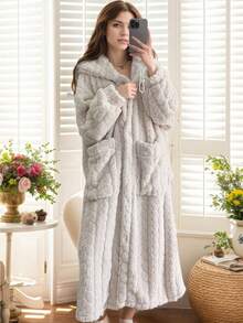 Damen Korallenfleece Bademantel mit Kapuze - Lang, warm, weich, lässige Nachtwäsche mit Taschen, maschinenwaschbar - Essentiell für Herbst/Winter - Milchig - Übersicht 5
