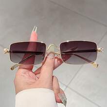 1 Pair Women Full Frame Rectangle Fashion Glasses Vintage Metal Frame Leopard Head Decoration Classic Green Glasses High-End Light Luxury Men Glasses Suitable For Taking Photos And Wearing - 漸層灰 - 查看 12