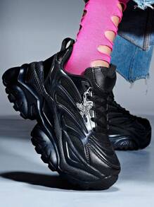 Tênis da Moda Feminina com Decoração de Borboleta de Metal Prata, Plataforma Sólida Grossa de EVA, Salto Alto Preto de 7 cm, Estilo Punk Versátil, Plus Size Confortável e Quente para Outono/Inverno para Adolescentes, Estudantes Universitários, Tênis Leves para Corrida Antiderrapantes para Todas as Estações, Sandálias Casuais Respiráveis e de Secagem Rápida para o Verão para Uso Diário, Data, Academia, Escritório