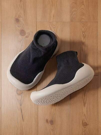 6-36个月儿童鞋可爱时尚软底婴儿学步鞋，男童女童室内地板防滑运动纯黑色硅胶防滑鞋