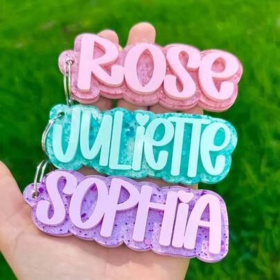 Một chiếc móc khóa cá nhân hóa theo yêu cầu/Móc khóa acrylic/Nhãn dán túi đựng tã/Nhãn dán hộp cơm trưa/Nhãn tên ba lô/Nhãn dán thông dụng/Nhãn tên acrylic/Nhãn tên mùa thu đông/Thích hợp làm quà tặng sinh nhật, quà tặng mùa tựu trường, Giáng sinh, Lễ Phục sinh và các ngày lễ khác, đồ dùng quà tặng Giáng sinh