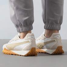 Puma أحذية رياضية خفيفة الوزن بتصميم بتشوورك ثماني الأرجل للجنسين - أبيض برتقالي - مشاهدة 4