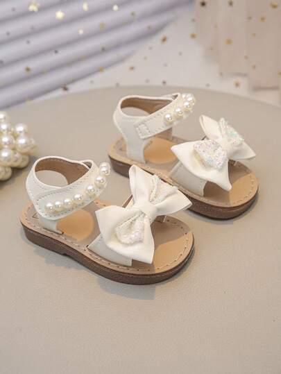女童时尚可爱平底凉鞋，小学PU凉鞋，蝴蝶结和珍珠装饰，休闲户外/学校凉鞋，适合假期穿着