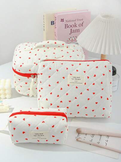 可爱爱心图案化妆包 大容量化妆品收纳袋 泡沫绗缝化妆包套装 随机爱心印花化妆包 女士旅行化妆包 拉链物品整理袋套装 柔软面料家居用品整理袋 红色爱心印花旅行洗漱包 情人节礼物 浴室收纳 护肤品收纳 居家、旅行、度假、上学使用 洗漱包 卧室必备 婚礼伴娘礼物 妈妈礼物 生日礼物