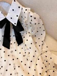 Blusa elegante francesa con lunares y lazo, camisa de gasa con cuello polo, botones de strass y estampado de lunares en todo el diseño, efecto estilizante
