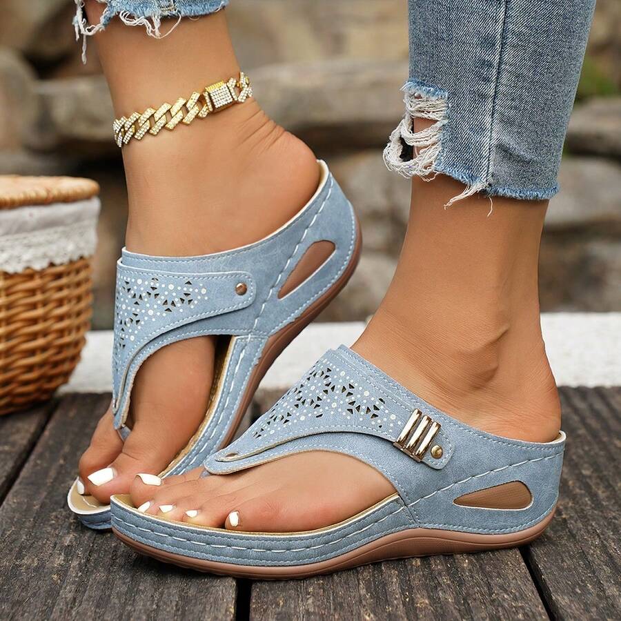 2026 New Style Women's Wedge Heel Flip-Flops - Breathable Hollow-Out Toe & Clip Design, Lightweight Synthetic Cover Sandals With Cushioned EVA Insole & Non-Slip PVC Sole, Slip-On All-Season Casual Shoes, Comfortable Footwear, Crisscross Strap Design, Durable Traction Footwear - 淺藍色 - 查看 1