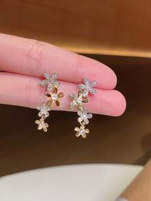 1 par de pendientes glamorosos con borlas florales brillantes y rhinestones