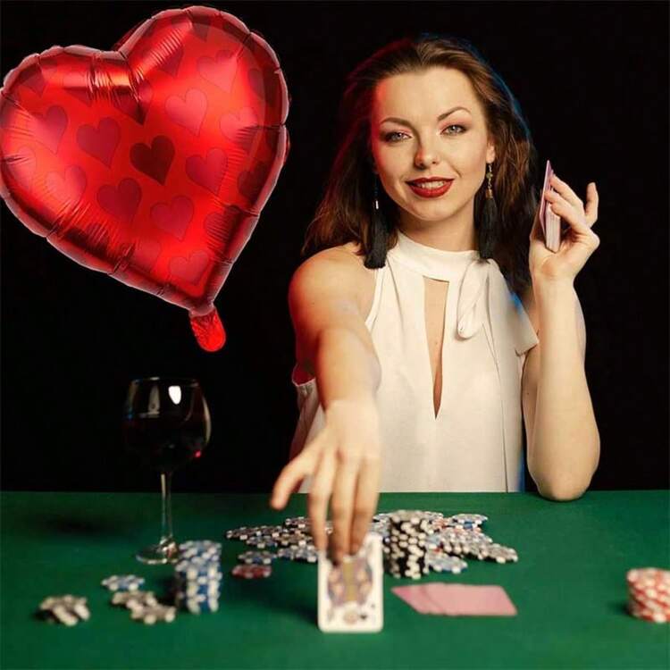 Balões de decoração com dados e cartas de baralho de cassino, decorações para festas de aniversário com tema de cassino, decorações para festas de pôquer, decorações para festas temáticas de cassino e Las Vegas - Multicolorido - Ver 7