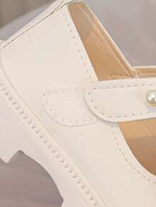 Zapatos de cuero lindos y de moda para niñas, zapatos planos cómodos para la escuela y uso al aire libre con decoración de moño en color blanco puro, zapatos casuales para bebés, zapatos para todas las estaciones, recomendados para volver a la escuela