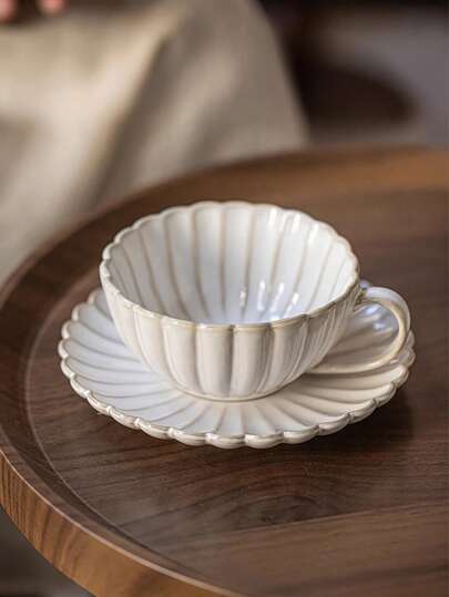 1 set kaffekoppar och fat i blomform, ugnsförändrad keramisk process, dekoration i underglasyrfärg, afternoon tea-kopp och fat, för hemmabruk, kaffe latte-konst, konstnärliga drycker, högt utseende, för underhållning av gäster, elegant och romantisk