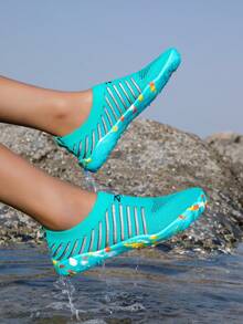 ZVB Chaussures d'eau pour couples, convenant aux amateurs de pieds nus. Chaussures de plage à semelle souple pour femmes, pour la natation, la plongée, les activités extérieures d'été à séchage rapide, la pêche, les chaussures de gué respirantes