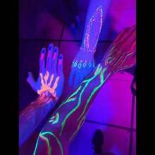 6支夜光蜡笔，色彩鲜艳，在紫外光下会发光，适用于人体和面部彩绘，新年/化妆舞会/节日/万圣节/迪斯科妆容；另附10支万圣节服装、节日艺术绘画用染发粉笔。 - 彩色 - 查看 11