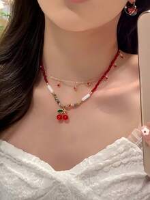 1 Peça Colar de Contas Colorido, Colar de Contas de Cereja Vibrante de Verão, Corrente de Clavícula de Estilo Nicho 2025, Corrente de Pescoço Doce. É adequado para as senhoras usarem durante as viagens, pode ser combinado para uso diário e pode ser dado como presente para familiares e amigos.