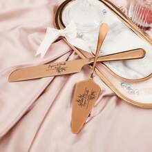 Juego personalizado grabado para cortar el pastel de boda - Servidor y cuchillo de pastel de acero inoxidable personalizado con nombres/fechas, elegante regalo para la ducha nupcial, recuerdo de aniversario, regalo de boda para la novia y el novio (envío gratis), vajilla personalizada, renovación del hogar - multicolor - Ver 6