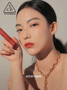 3CE BLURRING LIQUID LIP #Stay Away, Texture Mousse Acquosa, Sensazione Leggera e Liscia, Finitura Opaca Morbida, Sfuma le Linee delle Labbra, Look Pulito e Non Unto, Colori Attenuati e Avanzati, Altamente Pigmentato, Lunga Durata, REGALO, Makeup Coreano|K-Beauty|5,5g/0,19oz