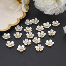 50 peças/pacote, 14mm Flores de Resina de Cravo-da-índia Roxas de 5 Pétalas, Flores de Strass com Base Dourada, Pérolas Sem Furos para Decoração de Roupas