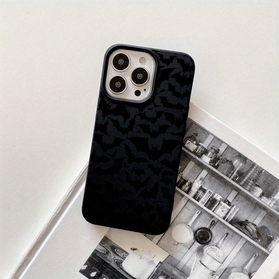 Funda para teléfono con diseño de murciélagos negros (grandes y pequeños), con orificios grandes y bonito estampado. Compatible con phone 16 Pro Max, 16, 15 Pro, 14, 14 Plus/14 Pro Max, 13, 13 Pro, 12 Pro, 11/11 Pro. Regalos para cumpleaños y festividades - Negro - Ver 1