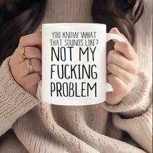 أكواب وأدوات مائدة خزفية ذات أنماط كرتونية ذات طابع حفلات، تشمل أكواب الشاي والقهوة والحليب، متوفرة بألوان متعددة وقابلة لإعادة الاستخدام لأغراض مختلفة.