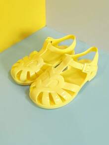 1 par de sandalias de gelatina con forma de corazón para niñas, sandalias de moda cómodas y transpirables, adecuadas para actividades al aire libre y vacaciones en la playa