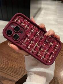 1 pieza Funda de teléfono a prueba de golpes con cobertura total de TPU con patrón de tela burdeos y roja, compatible con Apple 16, 15, 14, 13, 12, 11 Pro Max y Series