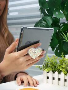 这款透明保护套配备 Kindle 指环支架，兼容 Kindle Paperwhite 第 12 代（2024 年款）、Kindle 第 11 代（2024 年款）、Libra Colour 7 英寸版、Clara Colour 版以及 Fire HD 10 平板电脑（第 11/13 代，2021/2023 年款）。这款简约的多功能支架、指环支架和保护套组合，让您在阅读书籍和使用手机时不易感到疲劳，是送给爱书人士的理想礼物。 - 彩色 - 查看 6