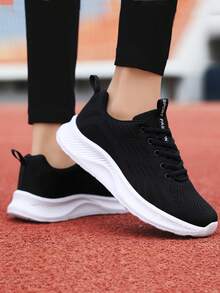 1 Pair Solid Color Sneakers, 2025 Spring/Autumn New Women's White British Style Lace-Up Casual Shoes, Round Toe Low-Top Thick Sole Non-Slip Shoes, Fashion Breathable Thick Sole Road Running Shoes - Black and White - View 5