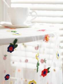 Elegancki obrus z siateczki z kwiatowym haftem w stokrotki – wiosenno-letni, boho-chicowy wystrój jadalni, prostokątny obrus z koronki w stylu vintage na wesele, imprezę, herbatę, wystrój kuchni w stylu rustykalnym