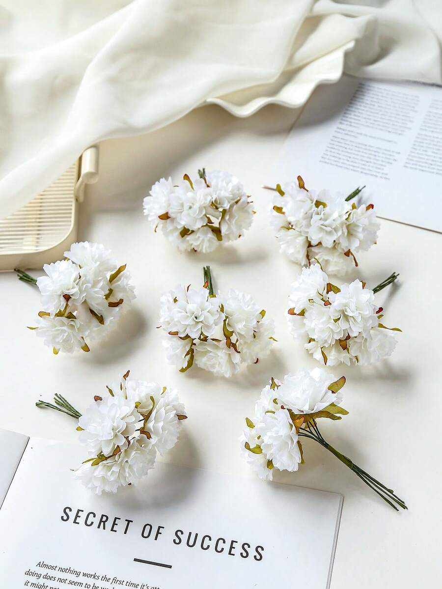 1 pieza (6 PIEZAS DE CABEZAL) Flores artificiales de clavel, ramo DIY, material para corona, accesorios para caja de dulces, decoración del hogar y la boda, flor de muñeca de la novia, flor de pecho, material para flores de la cabeza, decoración de Año Nuevo, accesorios para tarta de cumpleaños - blanco lechoso - Ver 1